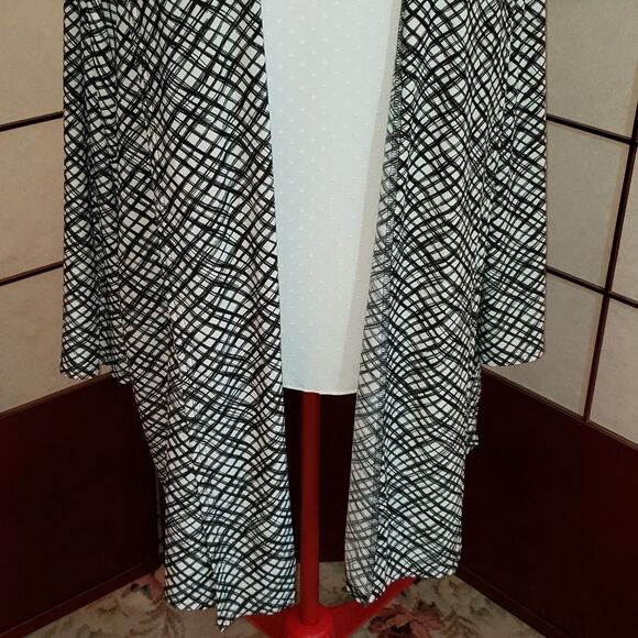 Chelsea Studio Plus Size Black/White Cardigan - Picture 3 of 6